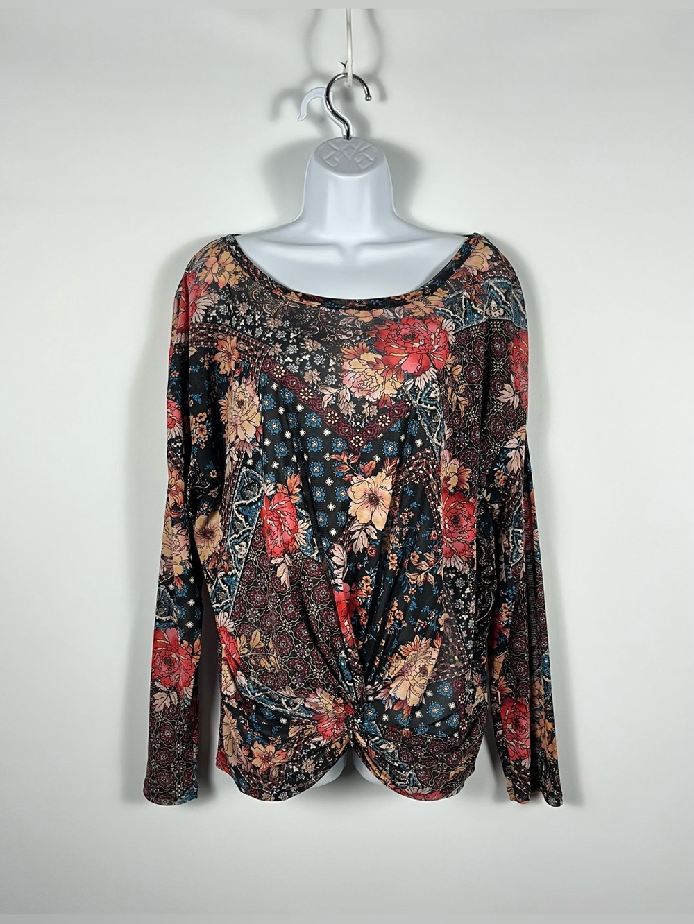 Daytrip Floral Patchwork Twist Front‎ Top Women’s Size Large